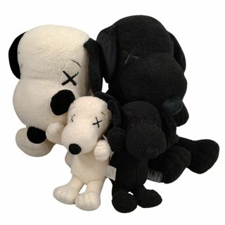 ユニクロ(UNIQLO)のUNIQLO ユニクロ × KAWS スヌーピー4体セット ぬいぐるみ 黒/白 S/M 正規品 / 32186(ぬいぐるみ)