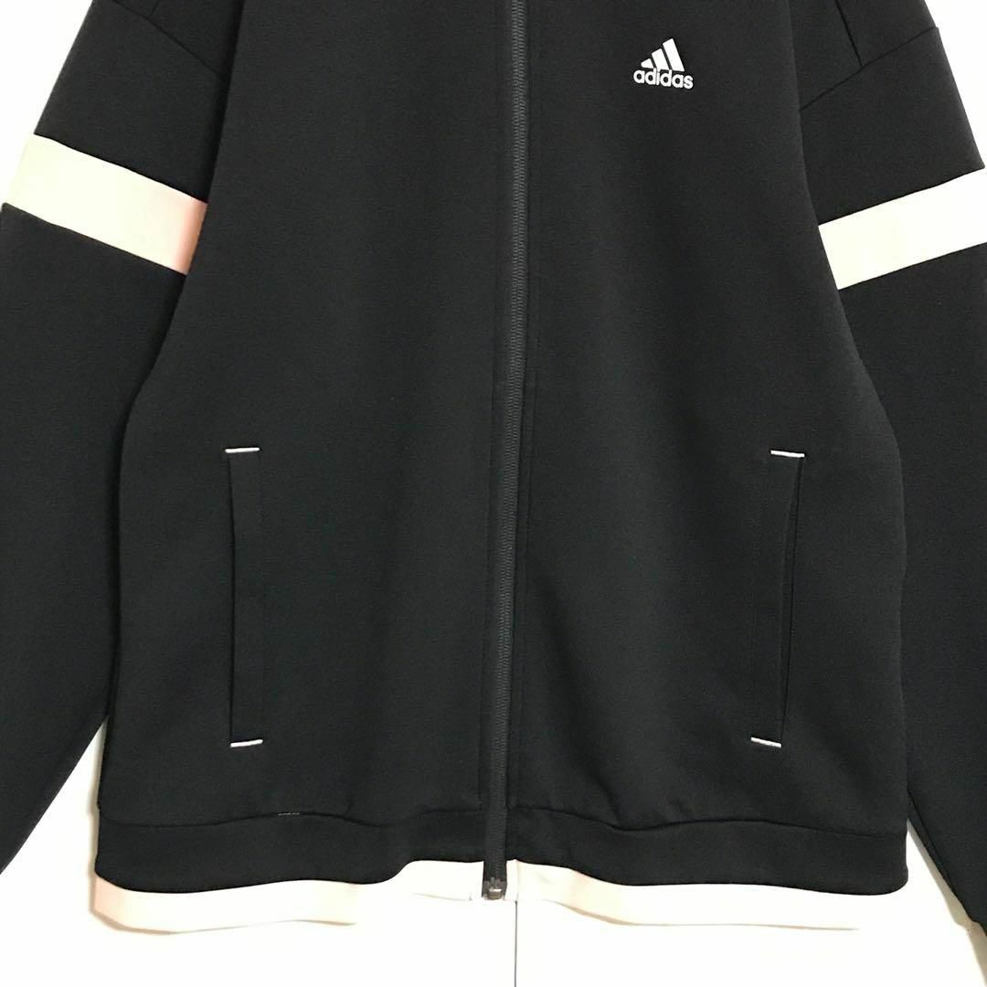 adidas(アディダス)の【くすみカラー】アディダス　プリントロゴ入りジャージ　ブラック　H686 レディースのトップス(Tシャツ(半袖/袖なし))の商品写真