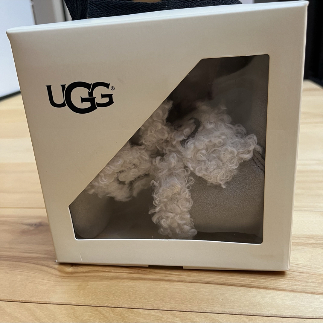 UGG(アグ)のUGG ベビーブーツ　ムートンブーツ　ボア　ルームシューズ　12.5 白　グレー キッズ/ベビー/マタニティのベビー靴/シューズ(~14cm)(ブーツ)の商品写真