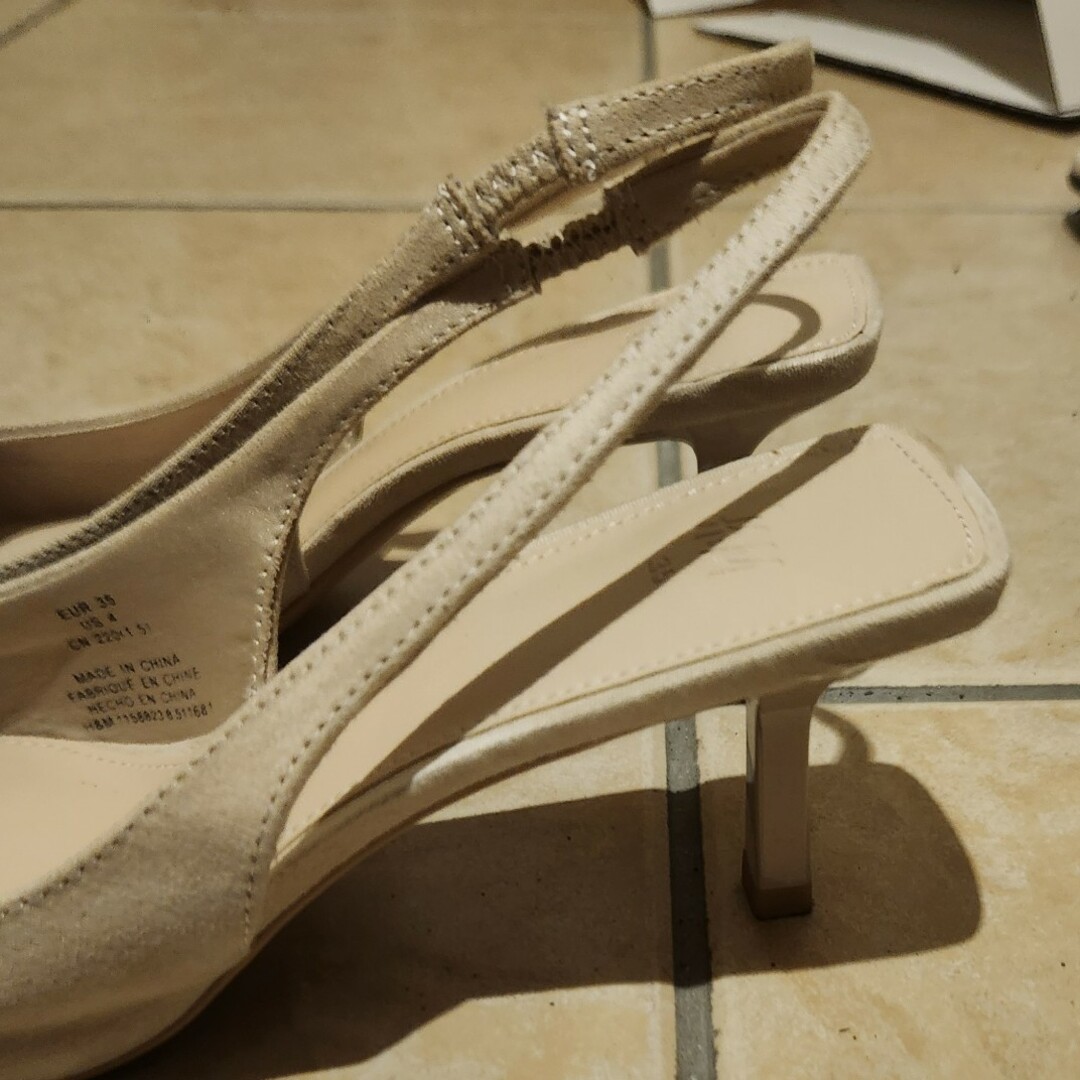 H&M(エイチアンドエム)のH&M パンプス　ベージュ 22センチ レディースの靴/シューズ(ハイヒール/パンプス)の商品写真