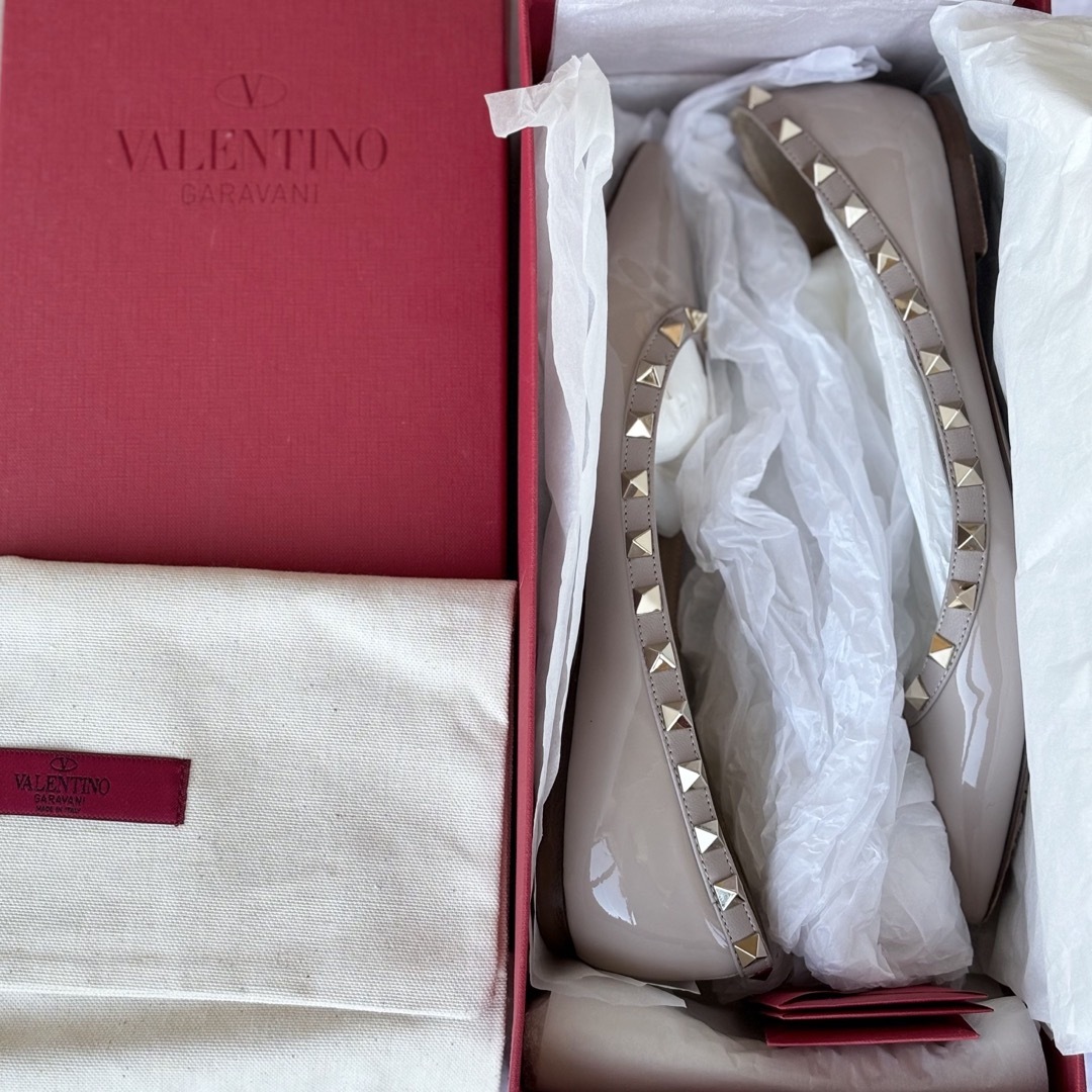 VALENTINO ♪ ロックスタッズ ストラップ エナメル バレリーナ ロックスタッズ エナメル バレリーナ for ウィメンズ インチ