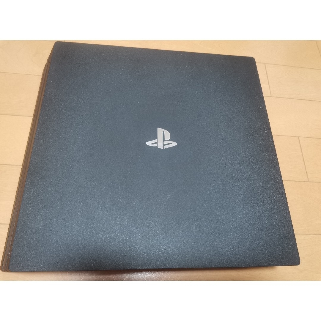 PlayStation4(プレイステーション4)のPS4 pro（CUH-7200） エンタメ/ホビーのゲームソフト/ゲーム機本体(家庭用ゲーム機本体)の商品写真