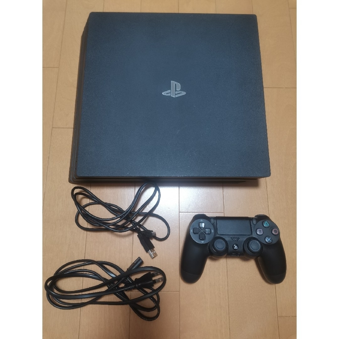 PlayStation4(プレイステーション4)のPS4 pro（CUH-7200） エンタメ/ホビーのゲームソフト/ゲーム機本体(家庭用ゲーム機本体)の商品写真