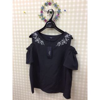 【新品】Fabulous Angela刺繍オープンショルダートップス