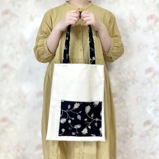春　新作お花の刺繍レースの生地トートバッグ　A４サイズ　裏地付き　ポケット付き(バッグ)