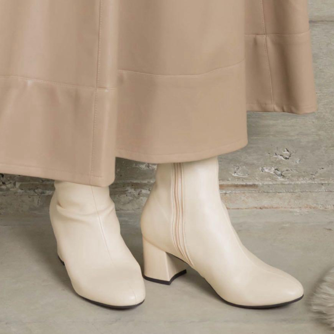 RANDA(ランダ)のranda ショートブーツ ホワイト Sサイズ レディースの靴/シューズ(ブーツ)の商品写真