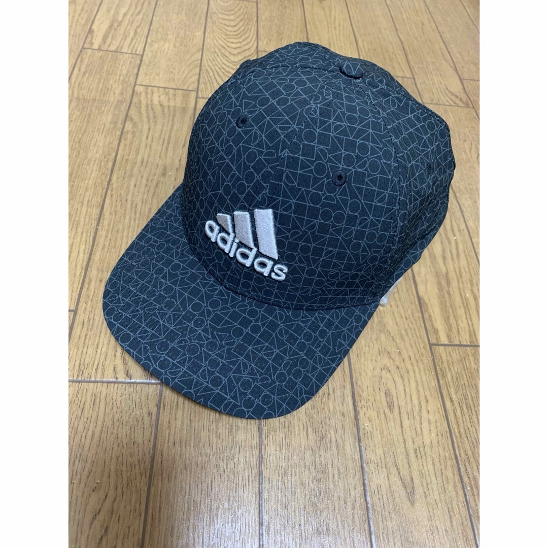 adidas(アディダス)の新品タグ付き　adidas golf ツアープリントキャップ スポーツ/アウトドアのゴルフ(ウエア)の商品写真