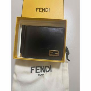 フェンディ(FENDI)のFENDI ロゴ マネークリップ付き 折り財布(マネークリップ)