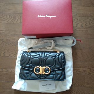 サルヴァトーレフェラガモ(Salvatore Ferragamo)の新品　フェラガモ　チェーンバッグ(ショルダーバッグ)