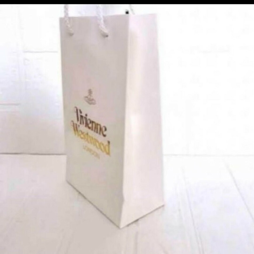 Vivienne Westwood(ヴィヴィアンウエストウッド)の【新品未使用】ヴィヴィアンウエストウッド　ショップ袋　ショッパー　白　プレゼント レディースのバッグ(ショップ袋)の商品写真