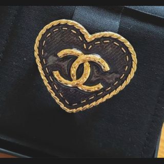 シャネル(CHANEL)のシャネル　24p ハートデニムブローチ(ブローチ/コサージュ)