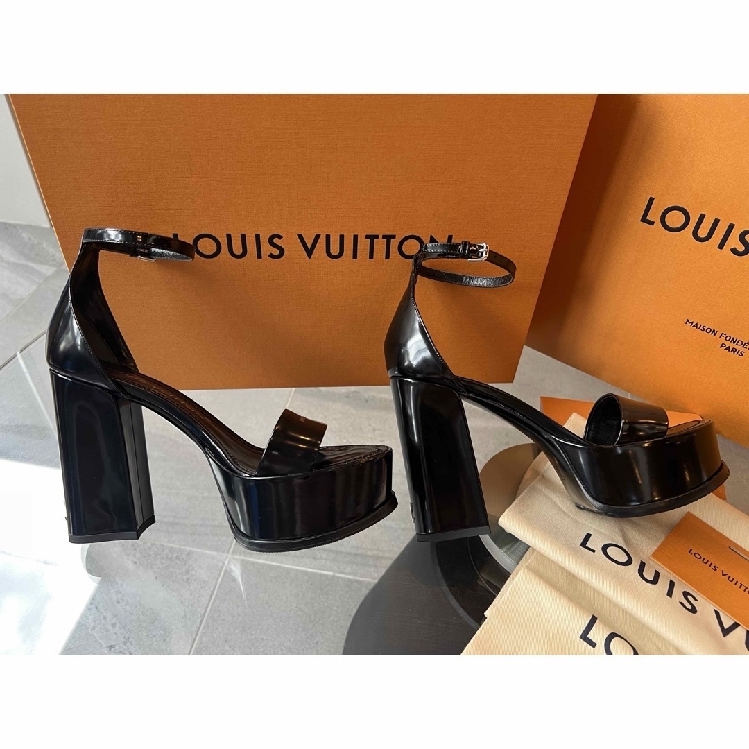 LOUIS VUITTON(ルイヴィトン)のLOUIS VUITTON ルイヴィトン フェイム ライン サンダル レディースの靴/シューズ(サンダル)の商品写真