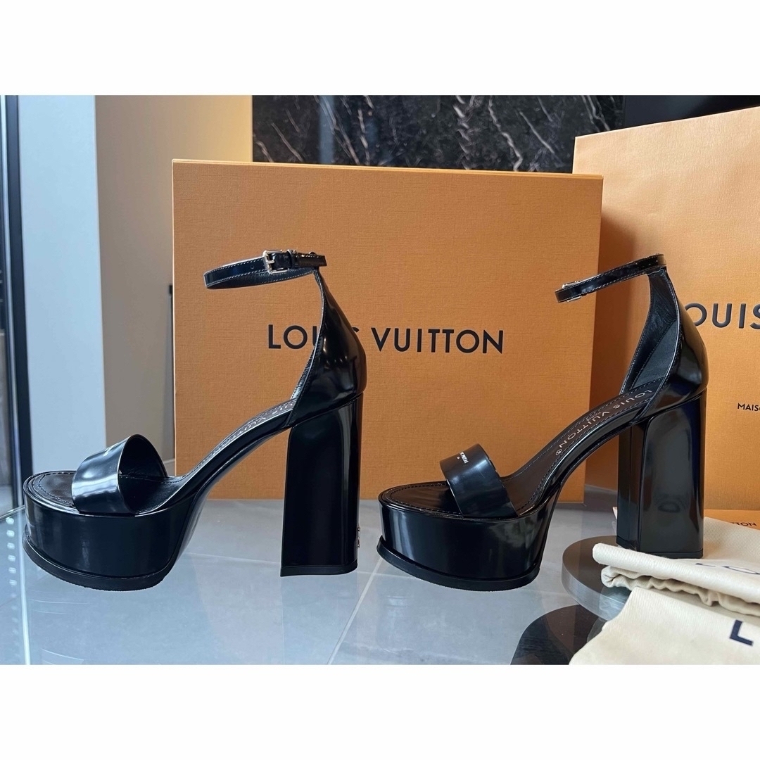 LOUIS VUITTON(ルイヴィトン)のLOUIS VUITTON ルイヴィトン フェイム ライン サンダル レディースの靴/シューズ(サンダル)の商品写真