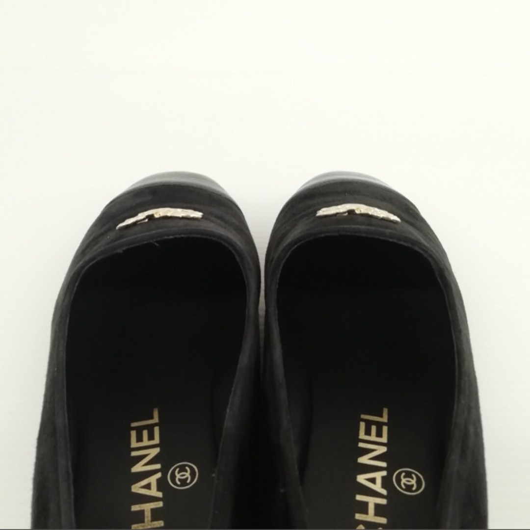CHANEL(シャネル)の22B G39318 美品 リーフ ココマーク ローファー スリッポン 37.5 レディースの靴/シューズ(ローファー/革靴)の商品写真