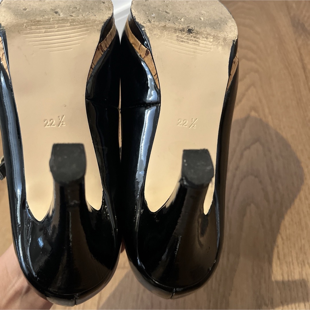 Doumica ドゥミーカ エナメルパンプス 22.5cm レディースの靴/シューズ(ハイヒール/パンプス)の商品写真