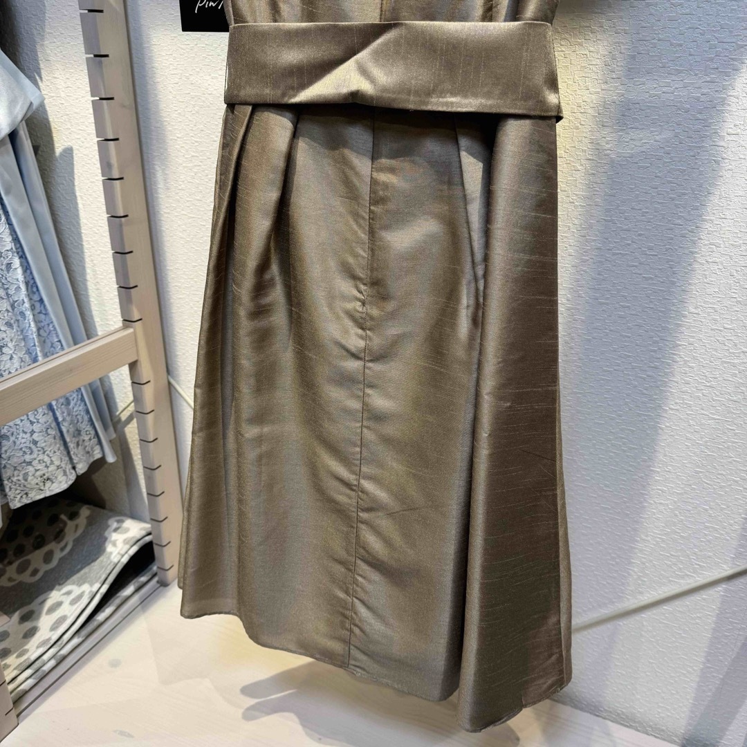M新品Pin’Xオケージョンドレスパーティドレスワンピースノースリーブリボン付き レディースのフォーマル/ドレス(ミディアムドレス)の商品写真