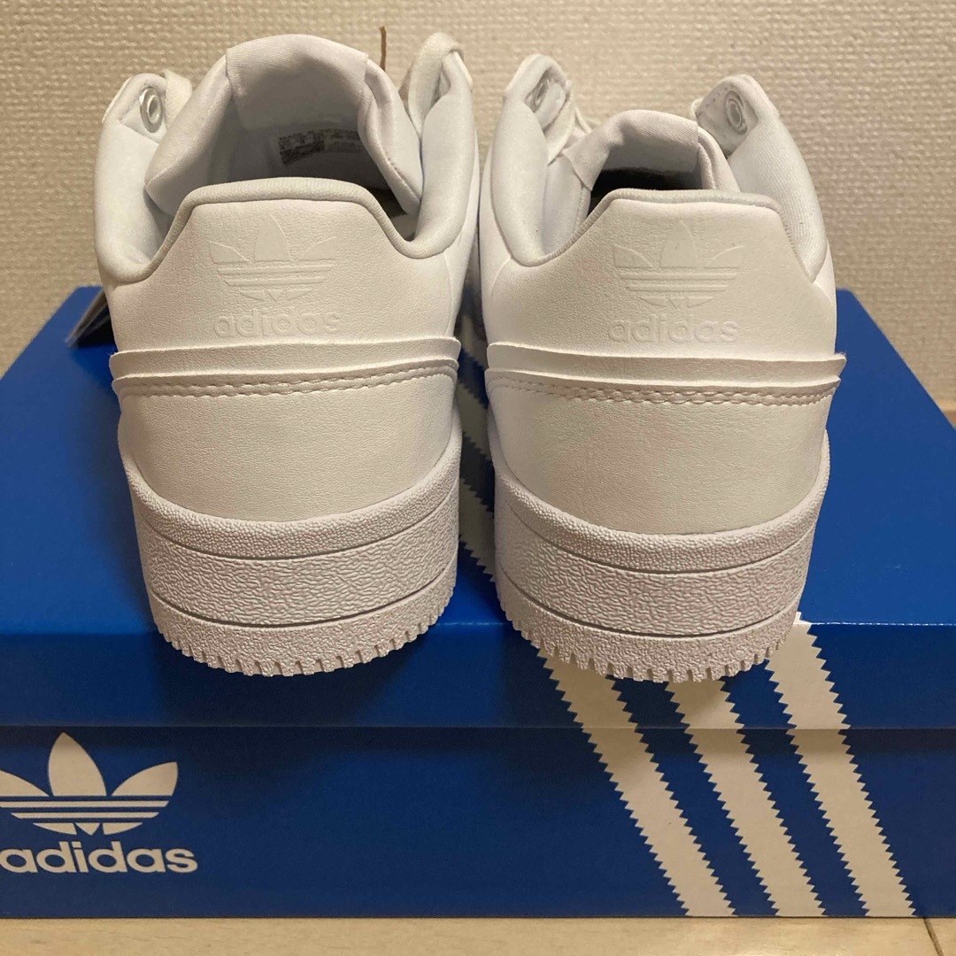 adidas(アディダス)のアディダス スニーカーCOURT TOURINO J キッズ/ベビー/マタニティのキッズ靴/シューズ(15cm~)(スニーカー)の商品写真