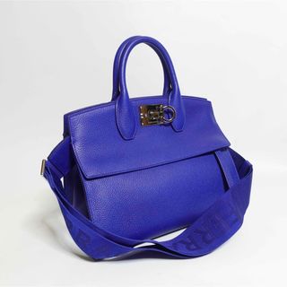 サルヴァトーレフェラガモ(Salvatore Ferragamo)の【ほぼ未使用品】フェラガモ　スタジオ　ソフトバッグ　ハンドバッグ　ガンチーニ(ハンドバッグ)