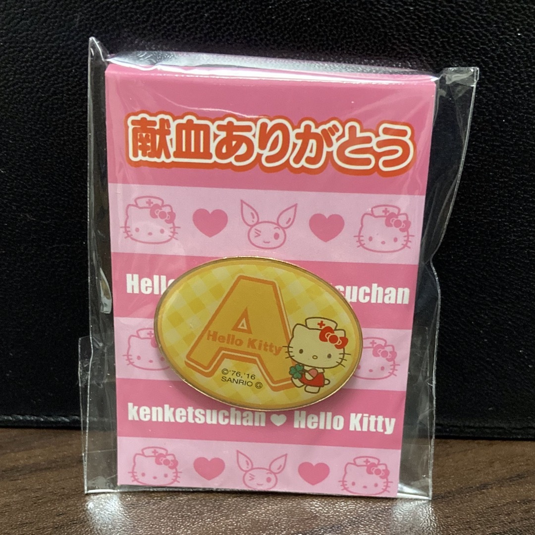 サンリオ(サンリオ)の献血 キティ ピンバッジ エンタメ/ホビーのおもちゃ/ぬいぐるみ(キャラクターグッズ)の商品写真