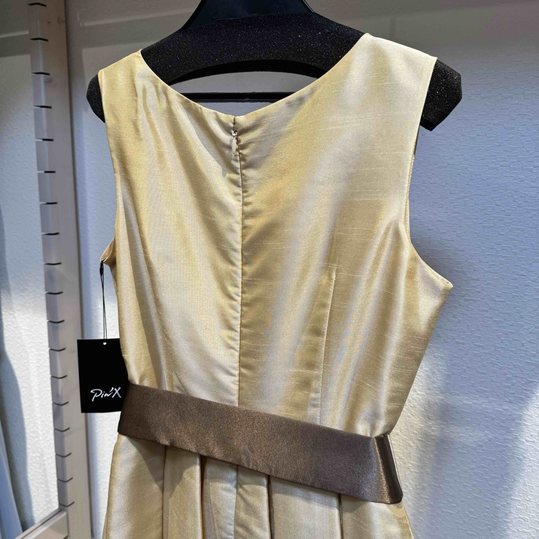 L新品Pin’Xオケージョンドレスパーティドレスワンピースノースリーブリボン付き レディースのフォーマル/ドレス(ミディアムドレス)の商品写真