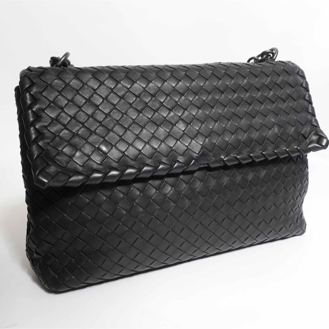 Bottega Veneta(ボッテガヴェネタ)の【美品】ボッテガヴェネタ　オリンピア　ショルダーバッグ　イントレチャート　黒 レディースのバッグ(ショルダーバッグ)の商品写真