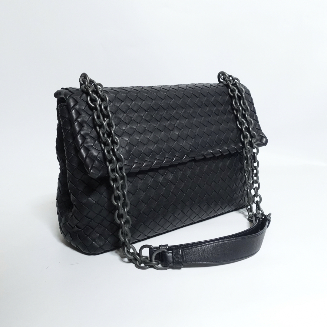 Bottega Veneta(ボッテガヴェネタ)の【美品】ボッテガヴェネタ　オリンピア　ショルダーバッグ　イントレチャート　黒 レディースのバッグ(ショルダーバッグ)の商品写真