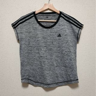 アディダス(adidas)のアディダス（adidas）トップス（グレー）(Tシャツ(半袖/袖なし))