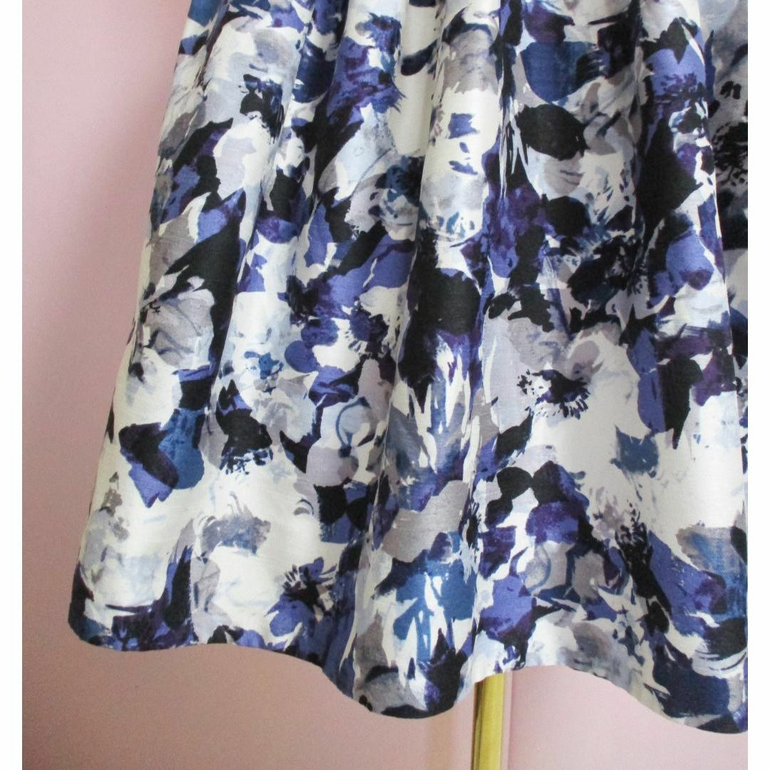 And Couture(アンドクチュール)の【アンドクチュール】花柄スカート　フラワープリント　36　タックフレア 通年 レディースのスカート(ひざ丈スカート)の商品写真