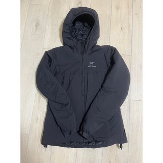 アークテリクス(ARC'TERYX)のアークテリクス　アトム　AR フーディ黒　M(ダウンジャケット)