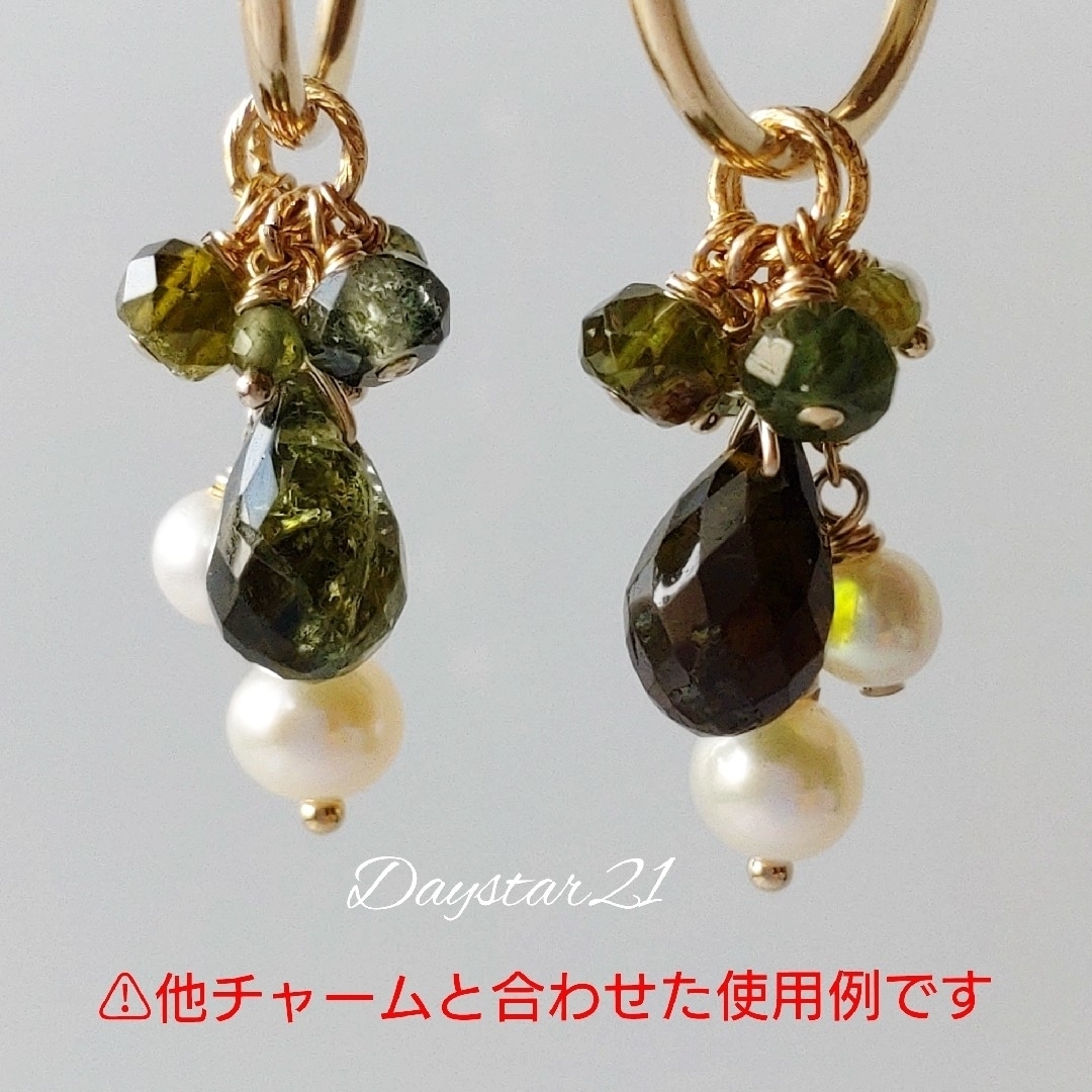 p698 天然石ピアス☆グリーントルマリンのドロップカットチャーム　イヤリング ハンドメイドのアクセサリー(ピアス)の商品写真