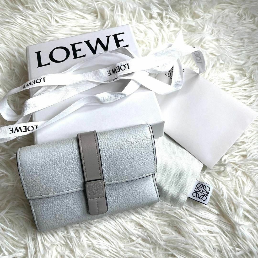 LOEWE(ロエベ)の⋟美品⋞ / LOEWE ロエベ オフホワイトスモールバーティカルウォレット レディースのファッション小物(財布)の商品写真