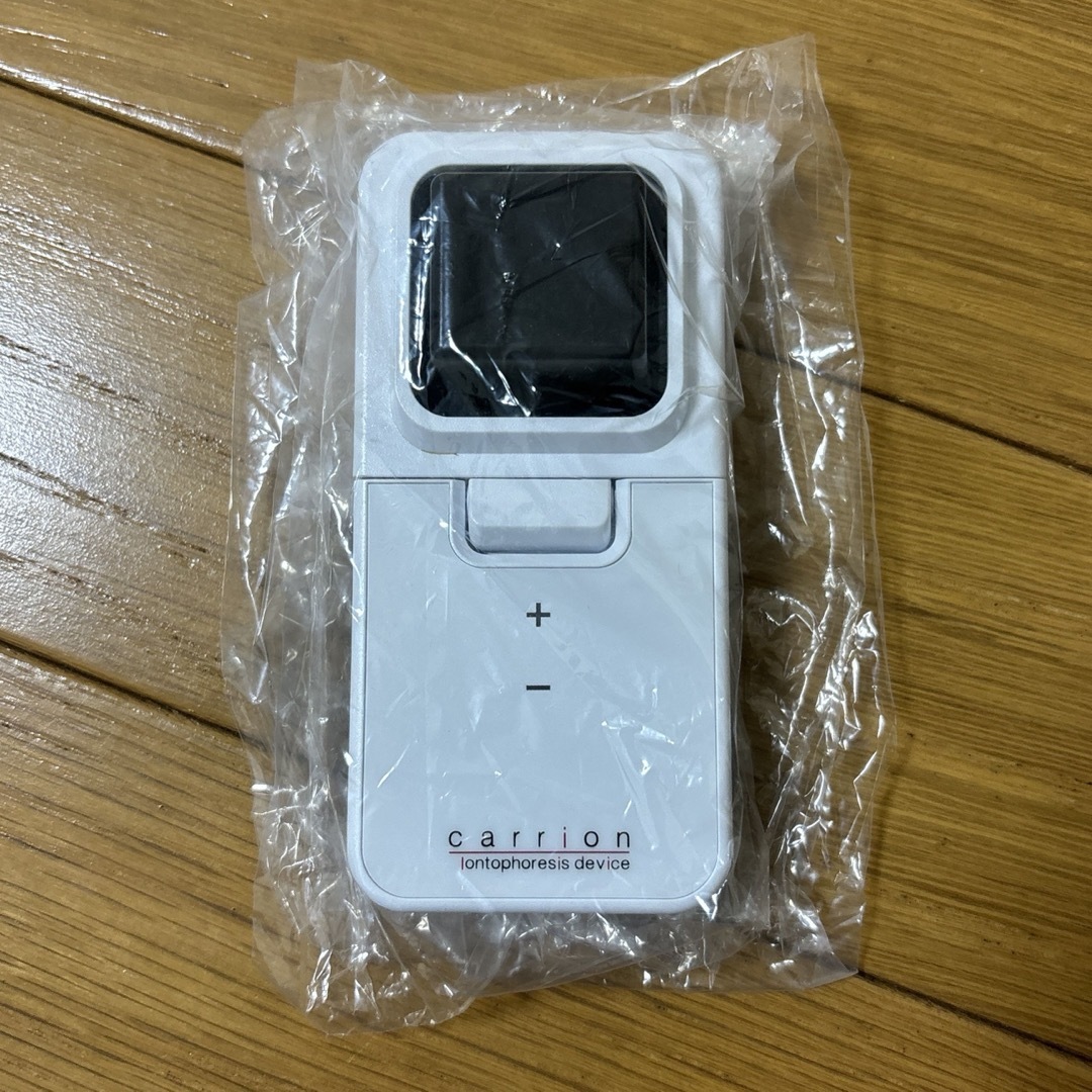 新品☆ イオン導入器 キャリーオン carrion 美顔器 スマホ/家電/カメラの美容/健康(フェイスケア/美顔器)の商品写真