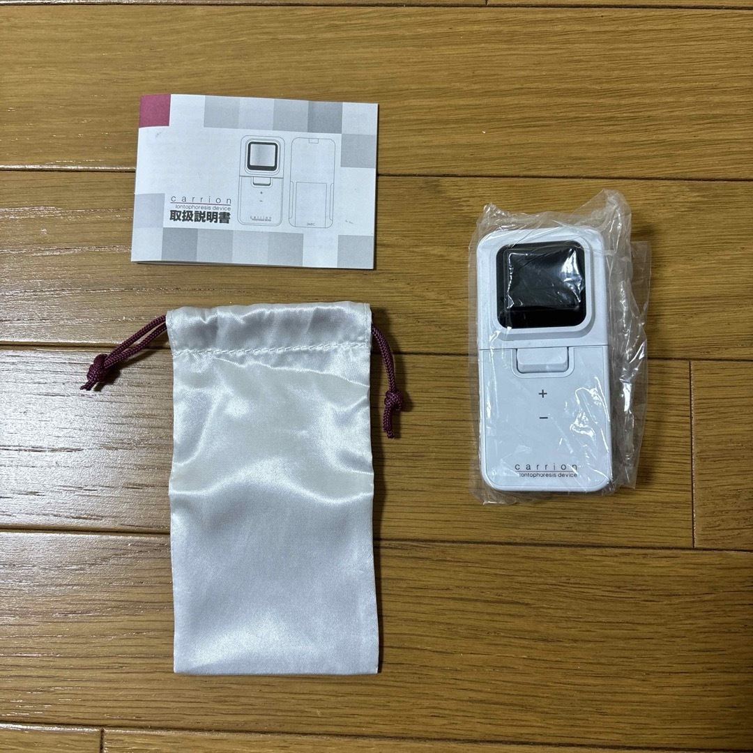 新品☆ イオン導入器 キャリーオン carrion 美顔器 スマホ/家電/カメラの美容/健康(フェイスケア/美顔器)の商品写真