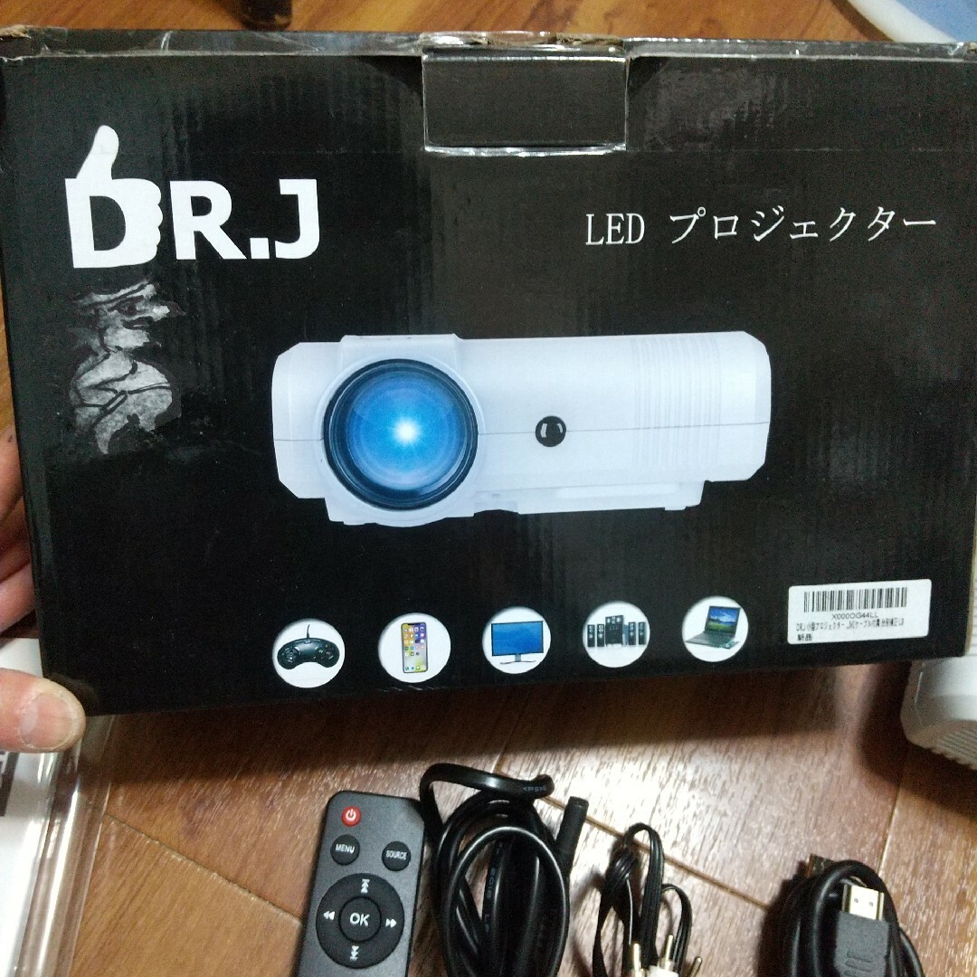 Dr.J 家庭用 軽量 小型 LEDプロジェクター スマホ/家電/カメラのテレビ/映像機器(プロジェクター)の商品写真