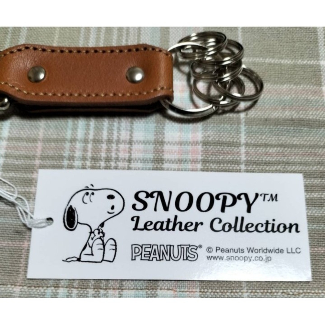 SNOOPY(スヌーピー)の【新品未使用】 スヌーピー キーホルダー キャメル 【日本製】箱付き エンタメ/ホビーのアニメグッズ(キーホルダー)の商品写真