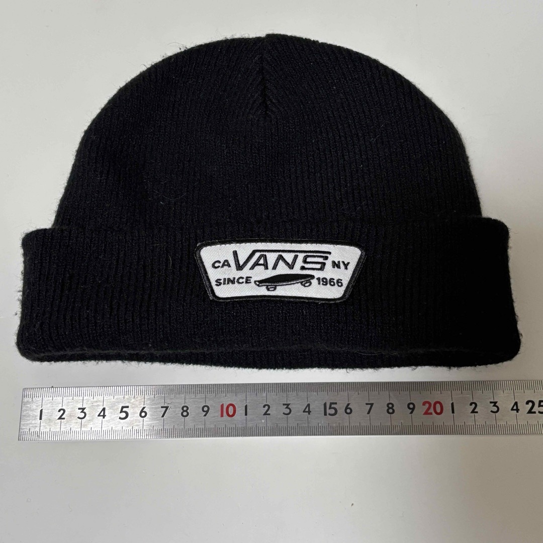 VANS(ヴァンズ)のVANS  バンズ ニット帽 ビーニー キャップ　帽子 ブラック　ユニセックス メンズの帽子(ニット帽/ビーニー)の商品写真