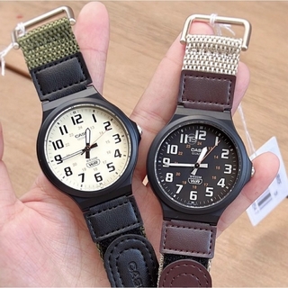 カシオ(CASIO)のカシオ　アナログ腕時計　未使用海外輸入品　カーキ&ブラウン　ナイロンベルトモデル(腕時計(アナログ))