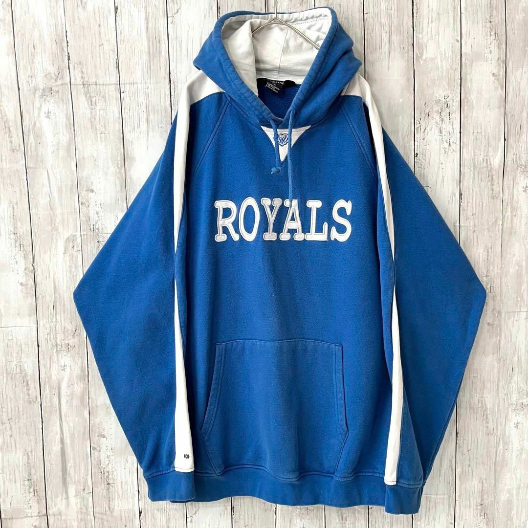 アメリカ古着　カレッジROYALSセンター刺繍ロゴスエットパーカー　サイズXL青 メンズのトップス(パーカー)の商品写真