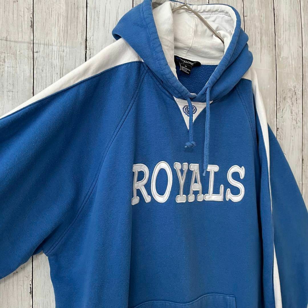 アメリカ古着　カレッジROYALSセンター刺繍ロゴスエットパーカー　サイズXL青 メンズのトップス(パーカー)の商品写真