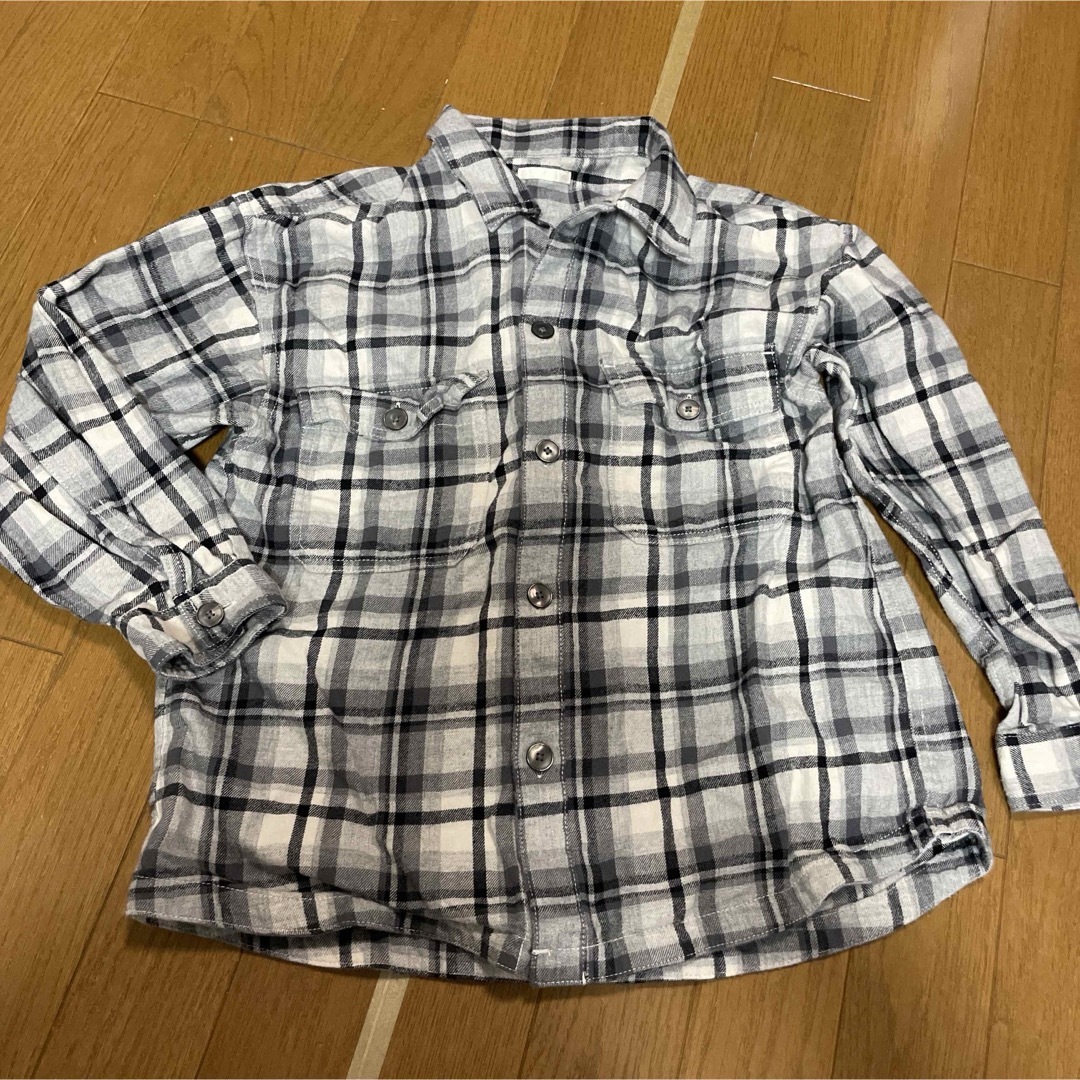 GU(ジーユー)のＧＵ　チェックシャツ 140 キッズ/ベビー/マタニティのキッズ服男の子用(90cm~)(Tシャツ/カットソー)の商品写真