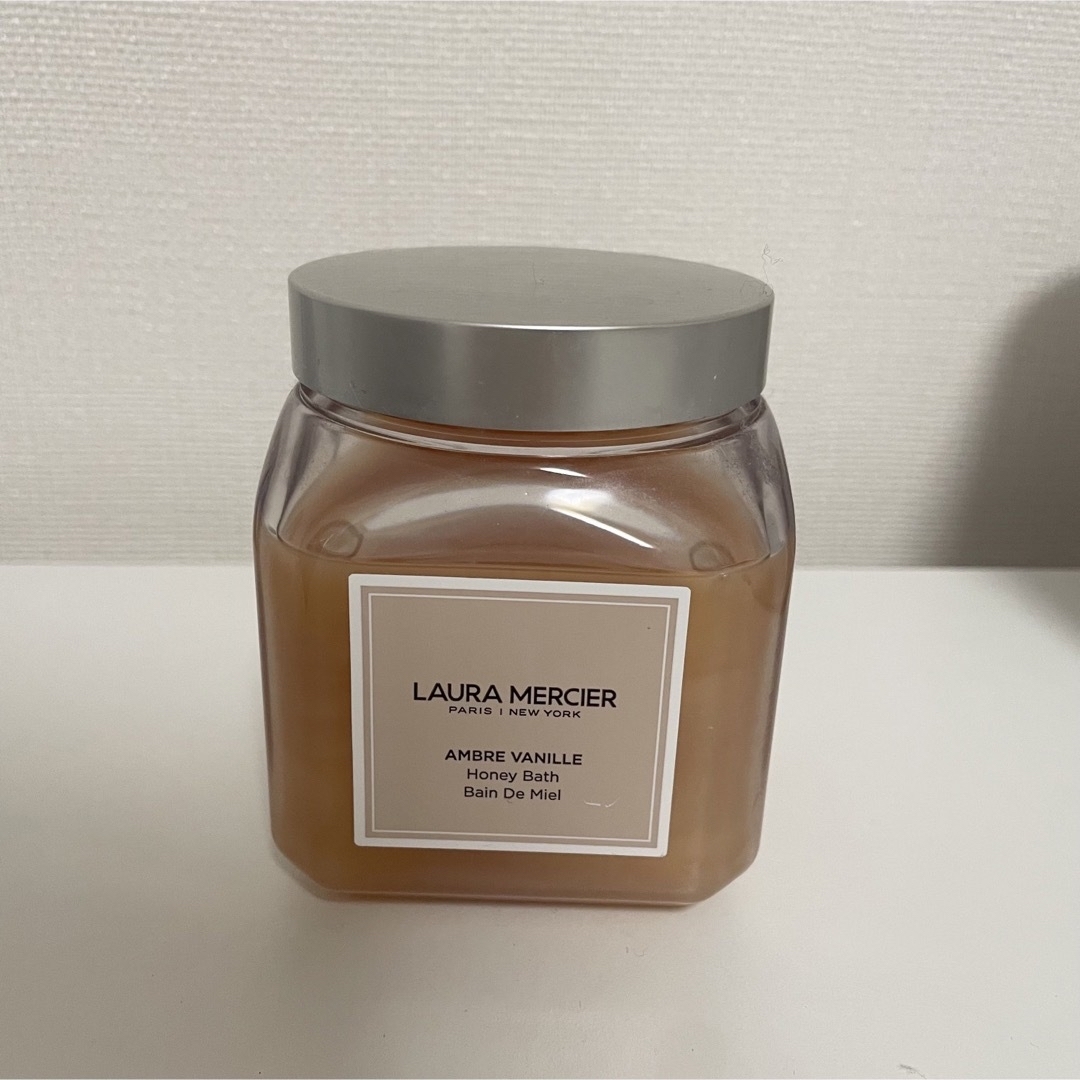 laura mercier(ローラメルシエ)のローラメルシエ シャワーバス アンバーバニラ 340g コスメ/美容のボディケア(入浴剤/バスソルト)の商品写真