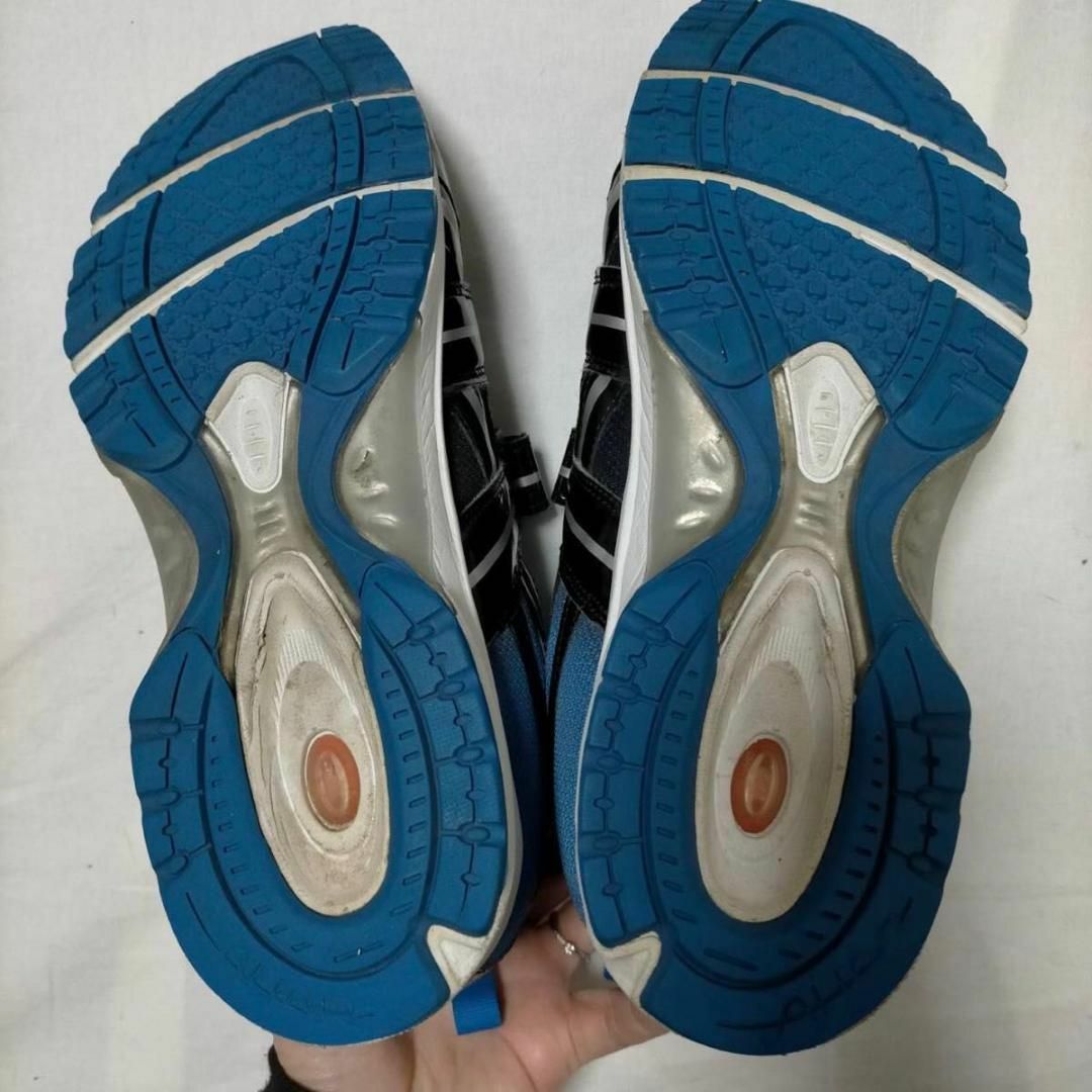 asics(アシックス)のアシックス スニーカー トレーニング ランニングシューズ 上靴25.5 黒×青 メンズの靴/シューズ(スニーカー)の商品写真