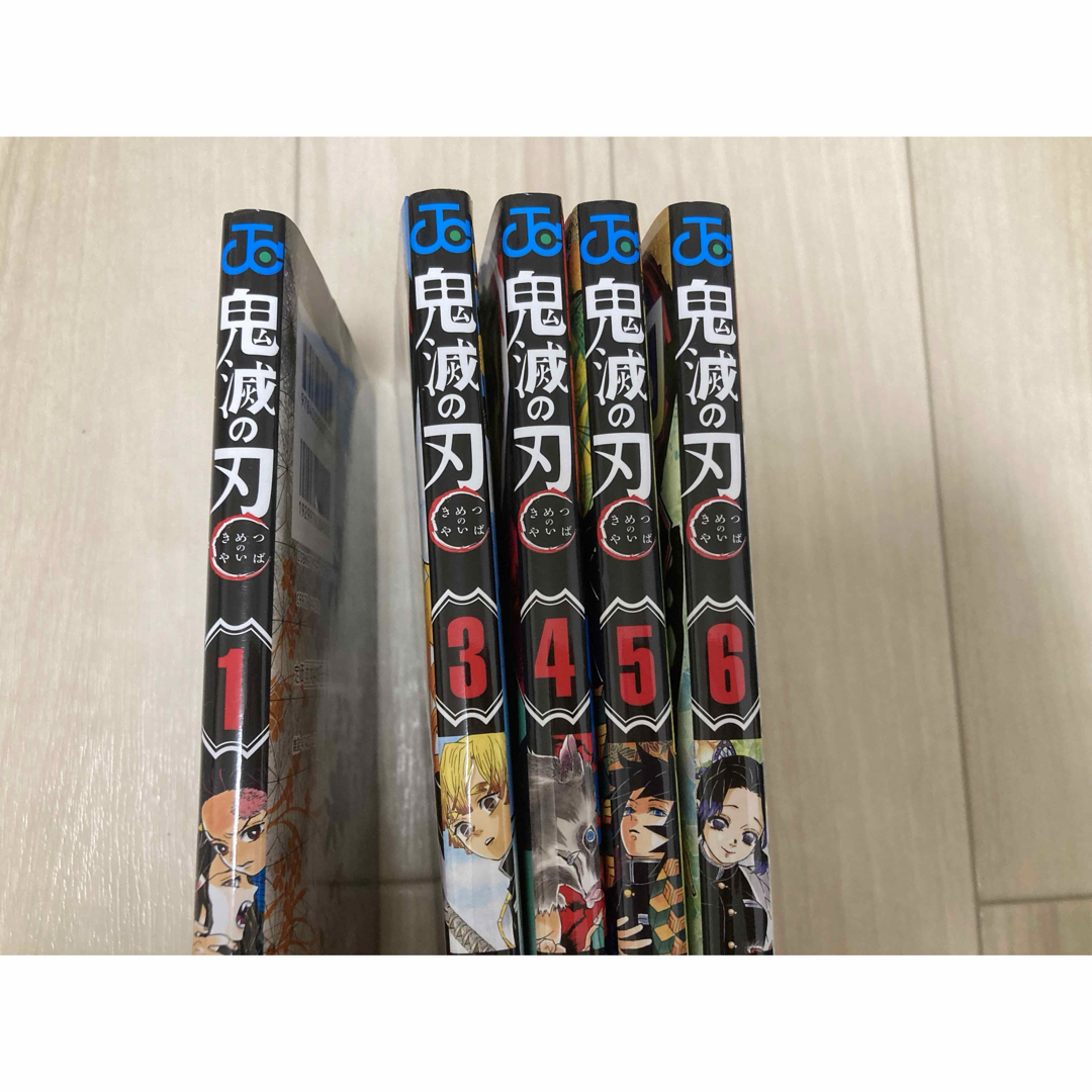 集英社(シュウエイシャ)の♦︎鬼滅の刃　1巻、3-6巻　⚠️2巻のみなし合計5冊 エンタメ/ホビーの漫画(その他)の商品写真