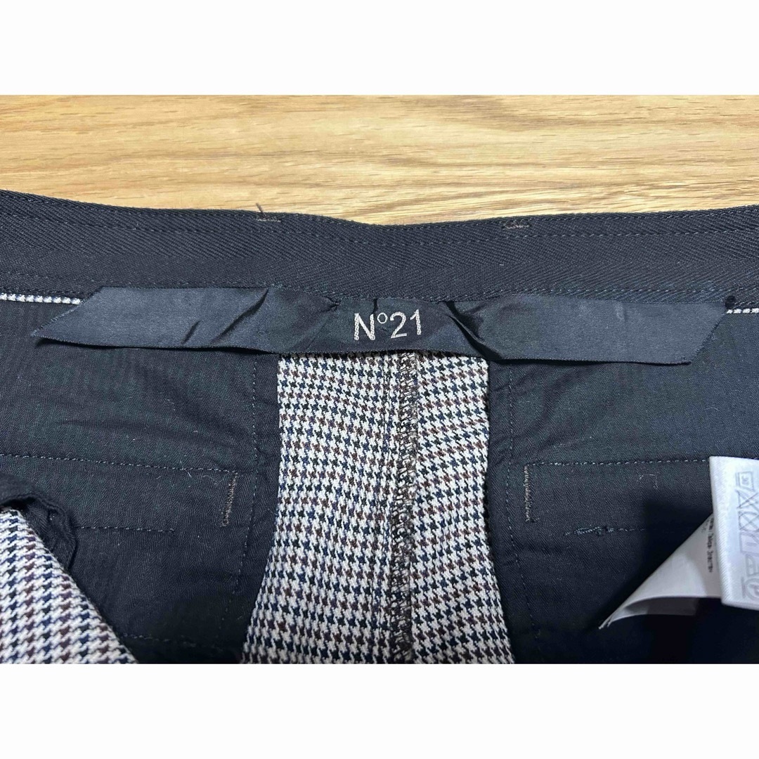N°21(ヌメロヴェントゥーノ)の美品N°21/ヌメロヴェントゥーノ　サイドラインパンツ　46(M相当) ブラウン メンズのパンツ(スラックス)の商品写真