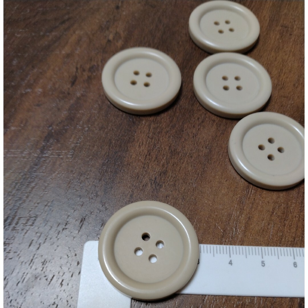 ボタン　ベージュ ハンドメイドの素材/材料(各種パーツ)の商品写真
