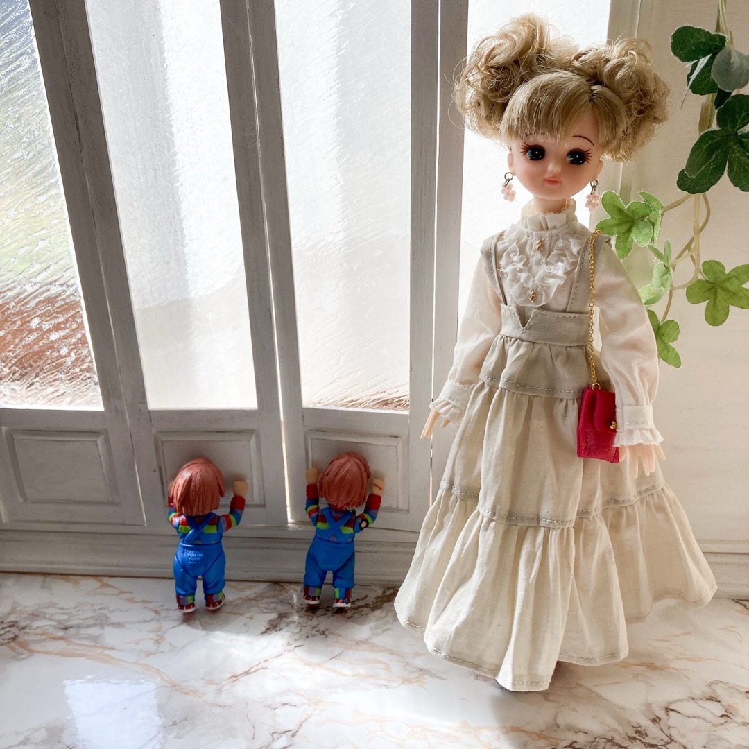 Vカットティアードジャンパースカート　ミルクティー ハンドメイドのぬいぐるみ/人形(その他)の商品写真