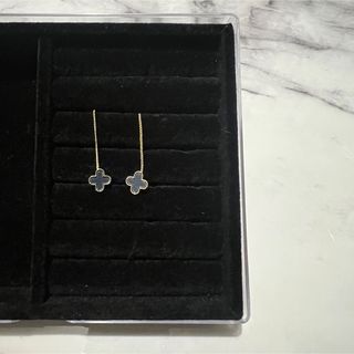 黒クローバー　ピアス(ピアス)