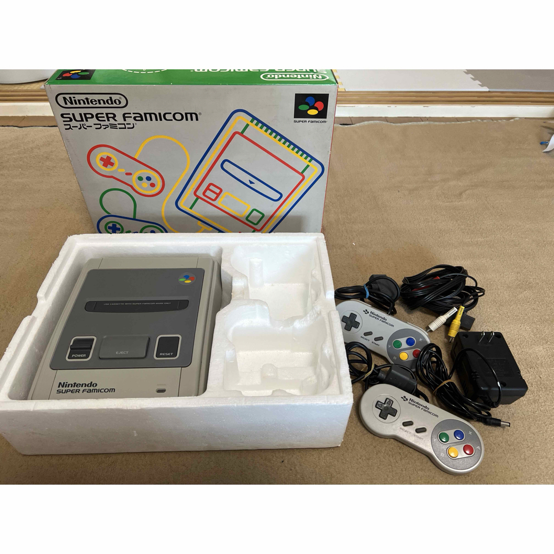 任天堂(ニンテンドウ)の（動作確認済）スーパーファミコン本体、箱付き エンタメ/ホビーのゲームソフト/ゲーム機本体(家庭用ゲーム機本体)の商品写真