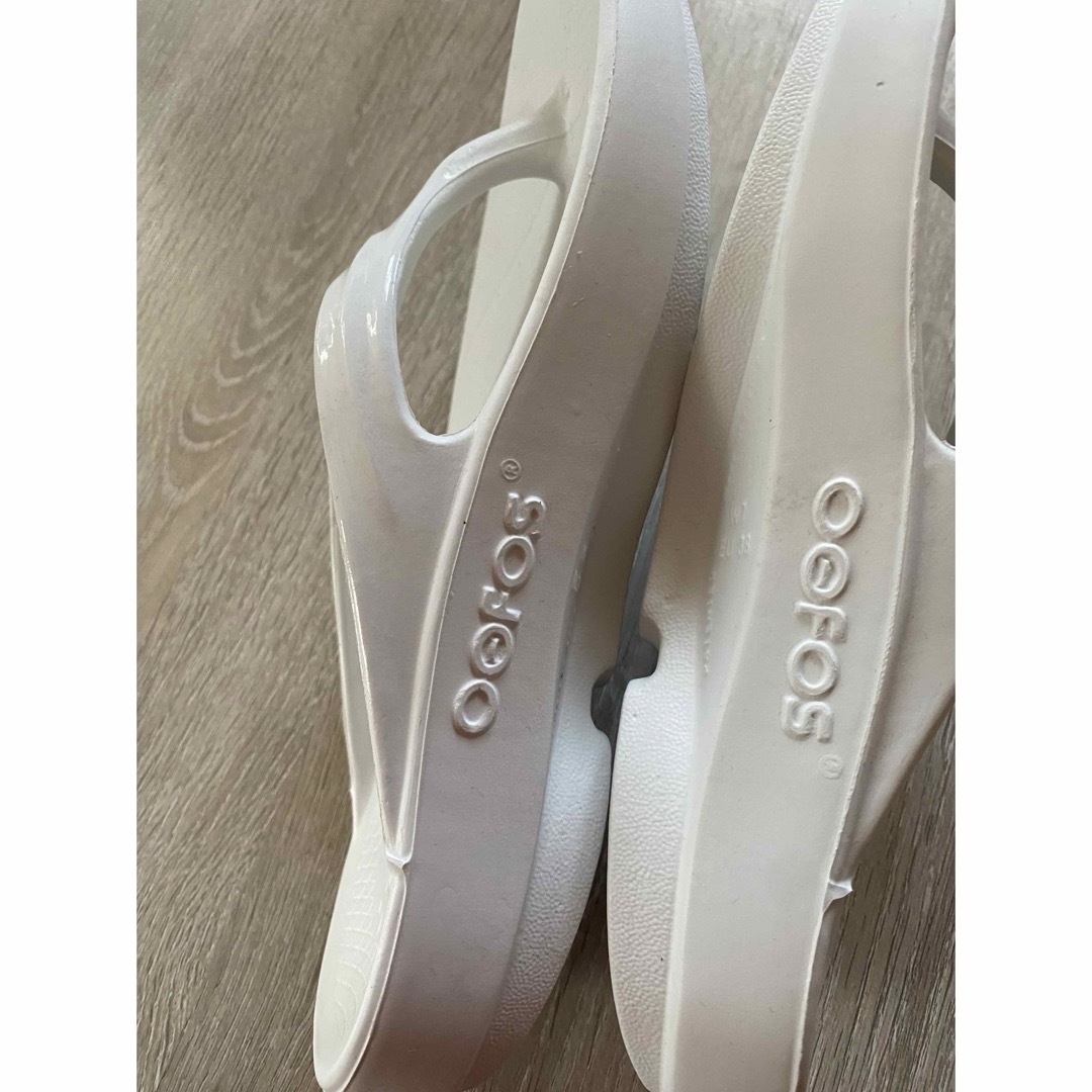 OOFOS(ウーフォス)の▪️OOFOS   White  ３８サイズ　お試しのみ レディースの靴/シューズ(サンダル)の商品写真