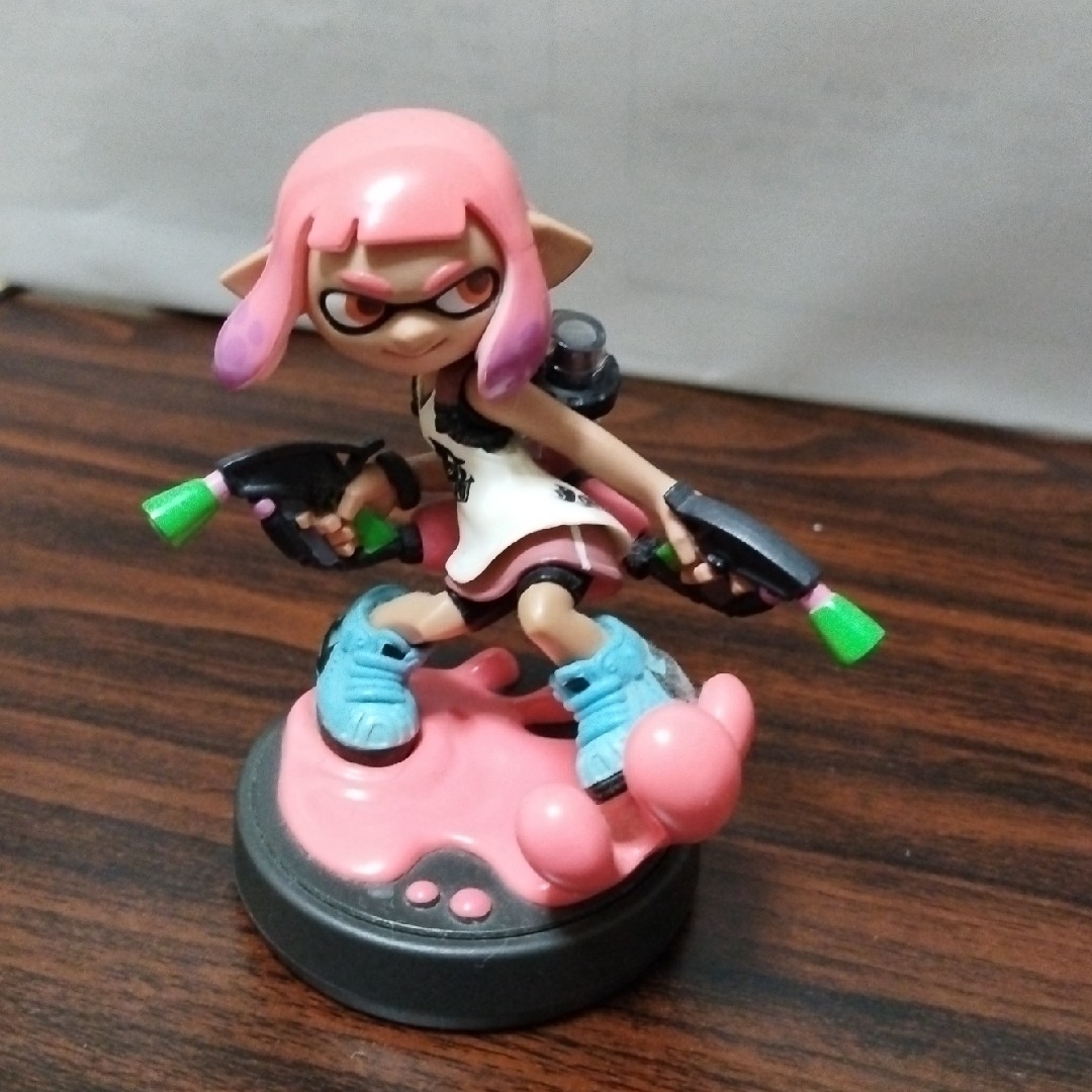 Nintendo Switch(ニンテンドースイッチ)のamiiboスプラトゥーン　ピンクガール エンタメ/ホビーのフィギュア(ゲームキャラクター)の商品写真